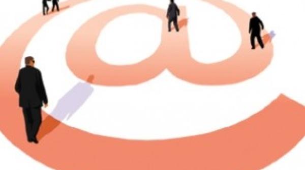 zuckerberg e mailul in forma actuala nu este u sistem modern de comunicare va disparea in cativa ani