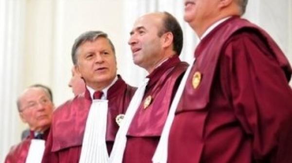 curtea constitutionala plata salariilor restante amanata pana in 2016