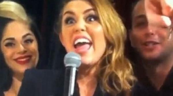 miley cyrus marturiseste ca fumeaza mult prea multa marijuana