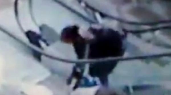 scarile rulante prea mult pentru doua femei video