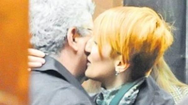 de ce doreste silviu prigoana schimbarea zilei si a imnului romaniei