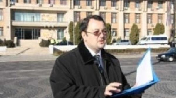 fostul prefect de iasi radu prisacaru vrea sa dea statul in judecata
