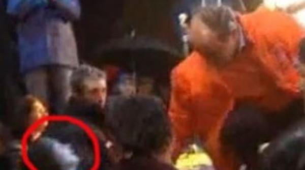 magistrati basescu a savarsit un act de violenta asupra unui minor la mitingul electoral din 2004