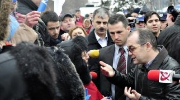 premierul huiduit la alba iulia de ziua nationala