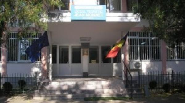 doua eleve de la liceul jean monnet cercetate de politie pentru furt