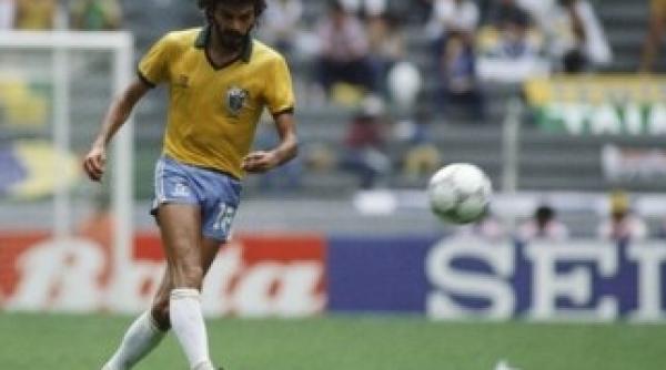 socrates legenda fotbalului brazilian a murit la varsta de 57 de ani
