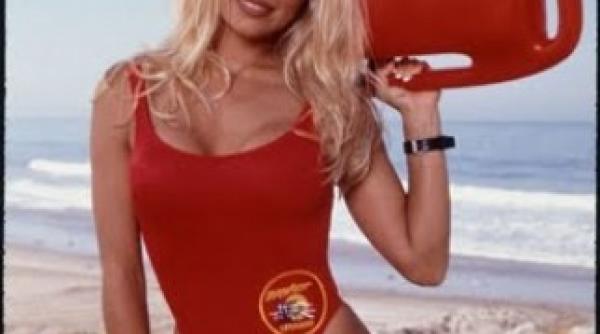 pamela anderson a jucat in rolul fecioarei maria video