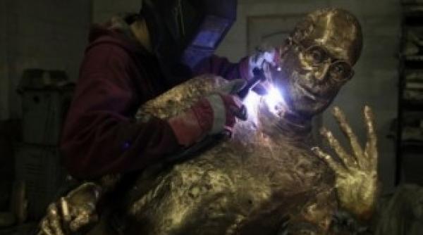 o companie it din ungaria ridica o statuie in onoarea lui steve jobs foto