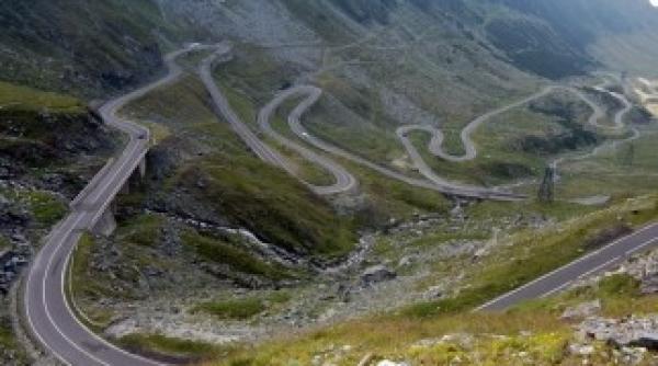 transfagarasanul cadru folosit la promovarea noului model lamborghini gallardo