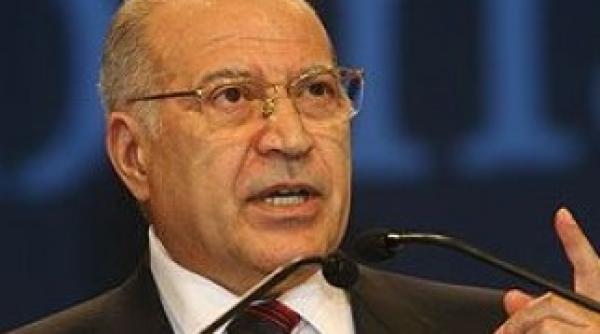 dan voiculescu traian basescu incearca sa i minta pe romani in ansamblu