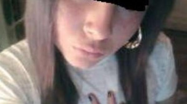 eleva de la monnet am facut sex cu profesorul ca sa nu ma lase corigenta