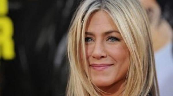 jennifer aniston da am apelat la botox si la colagen