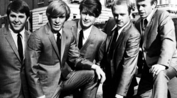 the beach boys se reunesc pentru aniversarea a 50 de ani