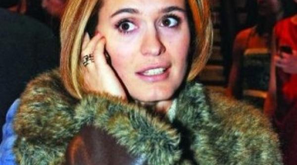 andreea esca m am gandit la operatii estetice dar le mai aman