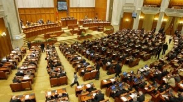 ponta s a adresat liderilor pdl cu apelativul tovarasi la dezbaterea motiunii