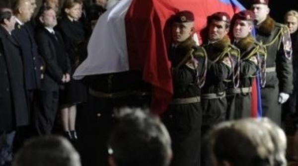 vaclav havel omagiat de zeci de mii de oameni vezi ce personalitati participa