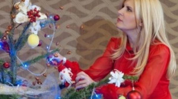 elena udrea sexy craciunita de sarbatori cu rochie de 2000 de euro video