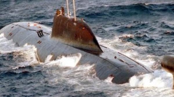 un submarin nuclear rusesc a luat foc o parte din echipaj se afla la bord