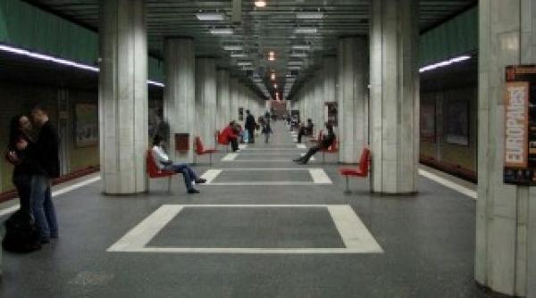 sinucidere o tanara s a aruncat in fata metroului de anul nou