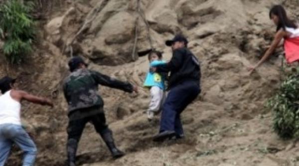 dezastru in fillipine16 morti si peste 100 de raniti intr o alunecare de teren