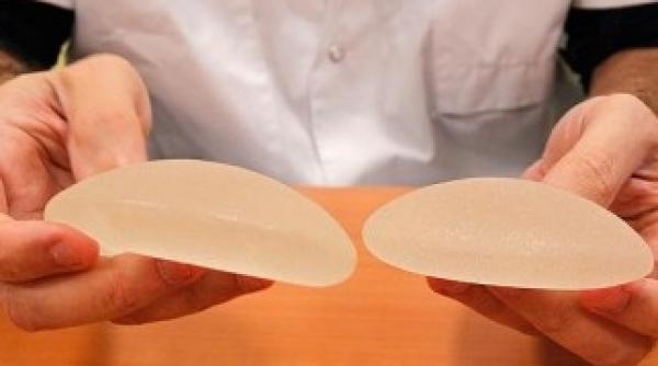 scandalul silicoanelor aproape 500 000 de femei au implanturi periculoase