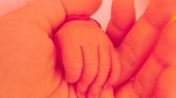 o mama si a ucis copilul si a transmis crima in direct pe internet