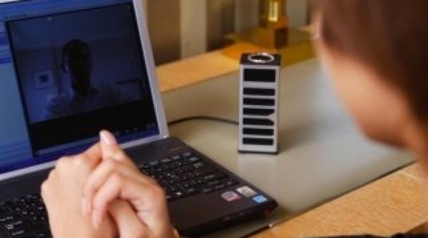 o tanara si a inecat fetita in timp ce iubitul o privea pe skype