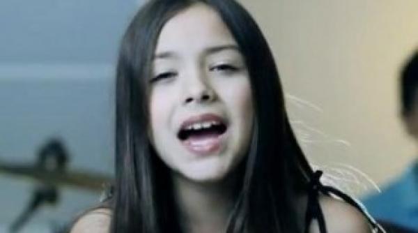 are doar 10 ani si canta rolling in the deep mai bine decat adele video