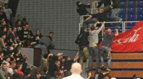 49 de raniti la un turneu de fotbal in sala