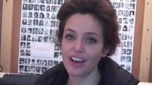 incredibil angelina jolie are o sosie