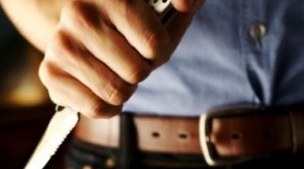 un barbat cu o cagula pe fata a jefuit o benzinarie in olt