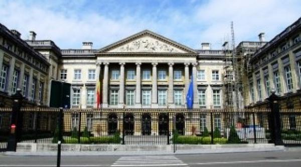 parlamentarii belgieni asculta sfaturile ue si au redus salariile cu 5prc