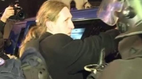 fostul purtator de cuvant al cnas a fost retinut de jandarmi in piata universitatii