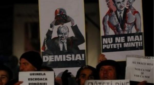 slogane din piata universitatii basescu ceausescu sub acoperire