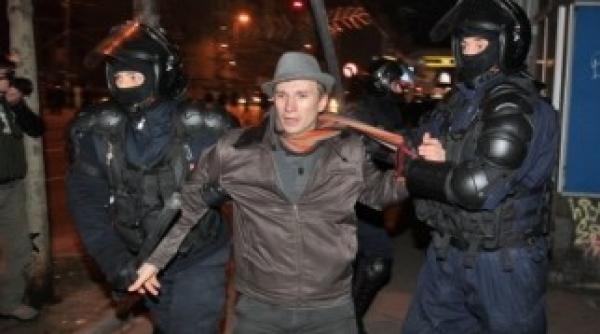 circa 150 de persoane au fost ridicate joi din piata universitatii