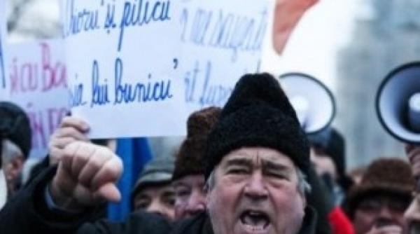peste 500 de oameni au iesit in strada la iasi jos basescu