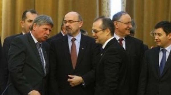 asociatia pro democratia club bucuresti solicita guvernului asumarea consecintelor