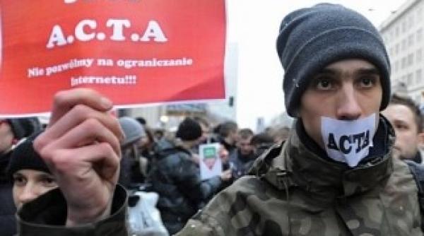 liberalii il acuza pe boc de cenzura internetului