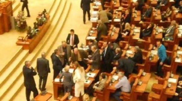 deputatii pdl obligati sa participe la sedinte in caz contrar risca taierea de pe liste