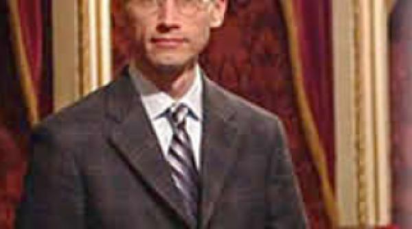 directorul operei din cluj acuzat pentru ca si a atribuit un contract