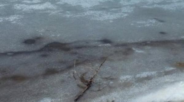 un impingator s a defectat din cauza gerului blocand traficul pe canalul dunarea marea neagra