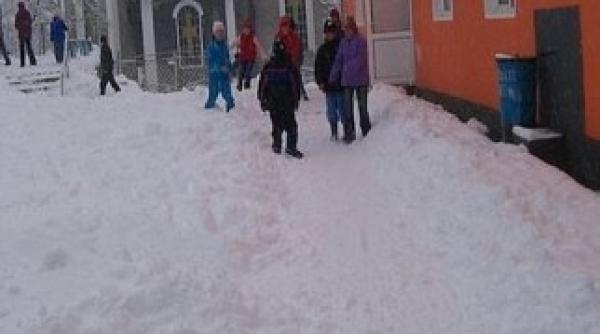 toate scolile din judetul iasi raman inchise pana luni