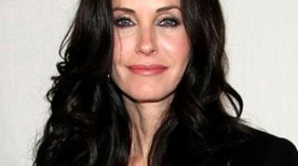 courteney cox recunoaste ca are nevoi sexuale