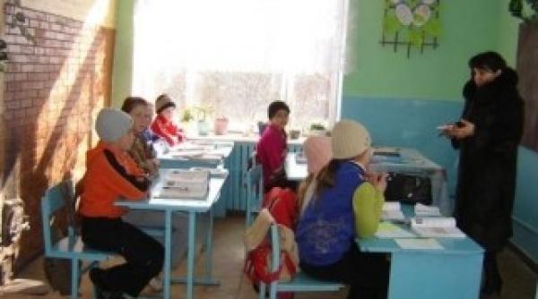 jumatate dintre scolile inchise din cauza vremii si au reluat cursurile