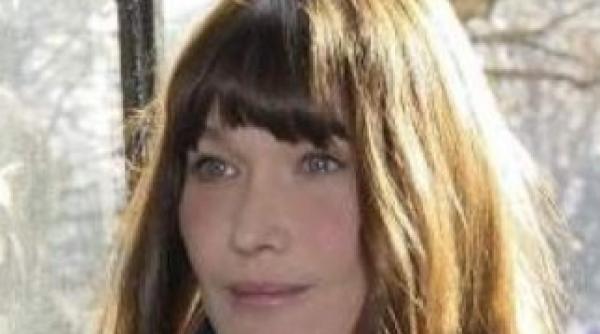 afla de ce un primar doreste sa ii ridice o statuie carlei bruni