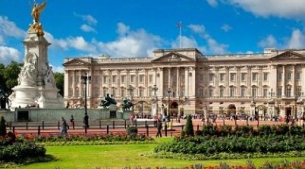 casa regala britanica cauta angajat pentru verificarea apei din cada reginei