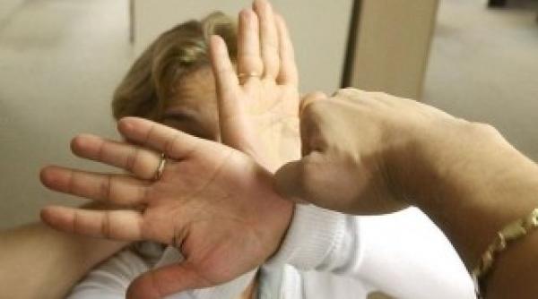 muscarea si tragerea de par definite de camera ca violente in familie