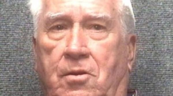 propunere indecenta la 74 de ani sex oral pentru politisti sub acoperire