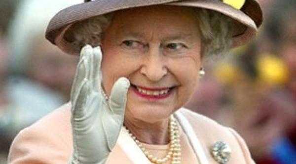 a fost amendat pentru ca a alergat in fundul gol dupa regina elisabeta a ii a