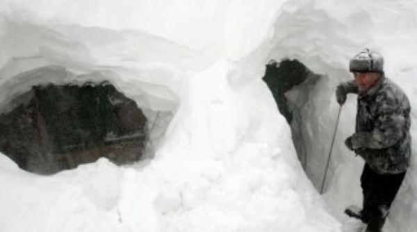 incredibil preot oprit de politisti pentru ca dorea sa duca alimente sinistratilor